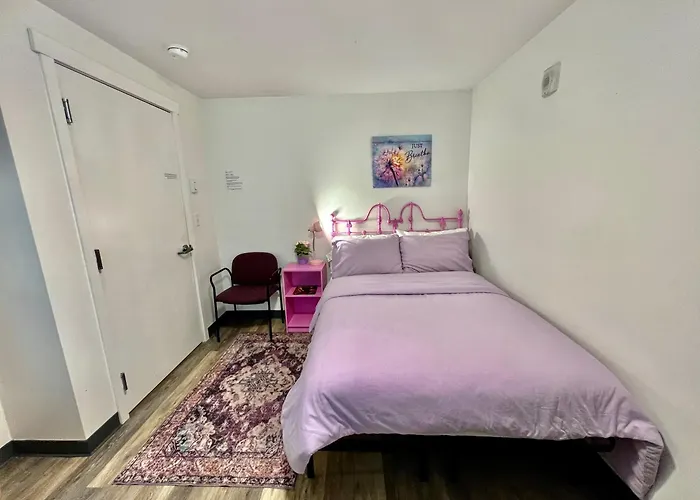 Private Room With Shared Bathroom On The 1St Floor 10 Minutes Walk To University Of Washington